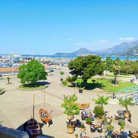 Apartman La Siesta Bar Bagian luar foto